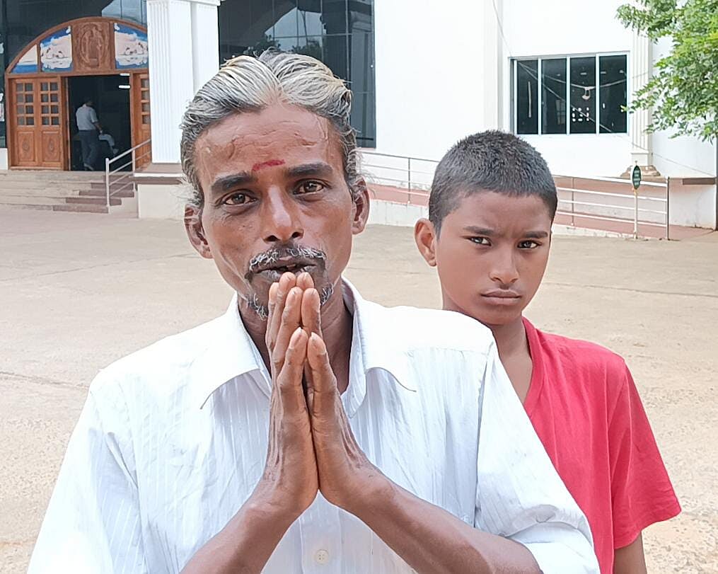 மகனுடன் மோகன் 