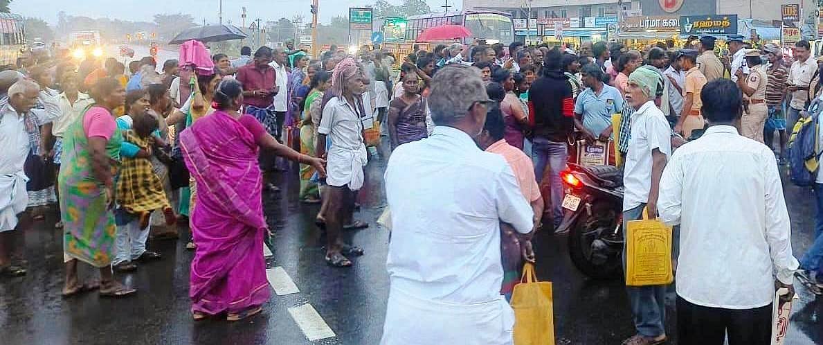 சாலைமறியல்