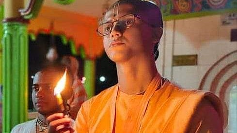 Bangladesh: வங்காளதேசத்தில் மேலும் ஒரு இந்து மதத் தலைவர் கைது; தொடரும் போராட்டங்கள்; பின்னணி என்ன?