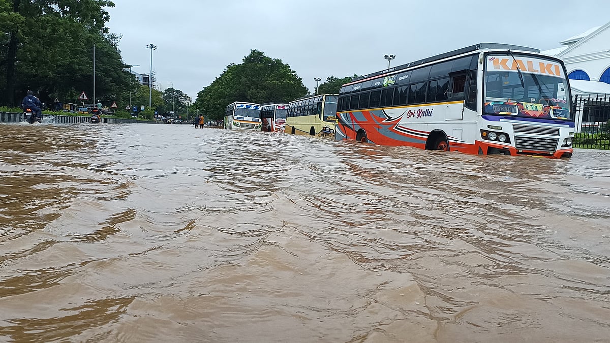 30 மணி நேரம்… 49 செ.மீ மழை… புதுச்சேரியை சிதைத்துப் போட்ட `ஃபெஞ்சல்’ புயல் – ஸ்பாட் ரிப்போர்ட்