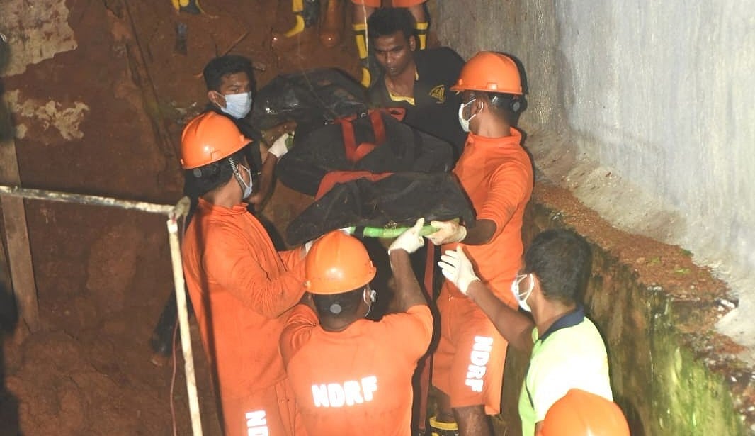 ``என் பொண்ணு போட்டிருந்த டிரஸ் கலர் தெரியும்; பொணத்தையாச்சும் கண்ணுல காட்டுங்க