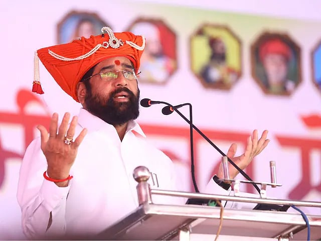  ஏக்நாத் ஷிண்டே மருத்துவமனையில் அனுமதி...  அமைச்சரவை பதவியேற்பில் பங்கேற்பாரா?