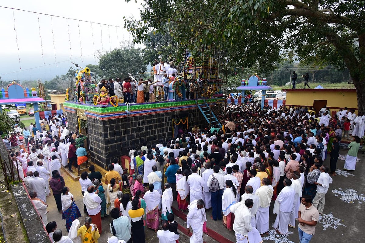 20 ஆண்டுகளுக்குப் பிறகு நடைபெற்ற பொக்காபுரம் மாரியம்மன் கோயில் குடமுழுக்கு விழா; குவிந்த பக்தர்கள்!