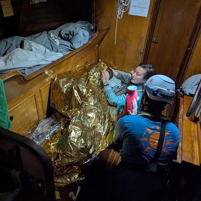 '3 நாட்கள் நடுக்கடலில் தத்தளித்த 11 வயது ஆப்பிரிக்க சிறுமி மீட்பு' - உடன்வந்த 45 பேரின் நிலை என்ன?