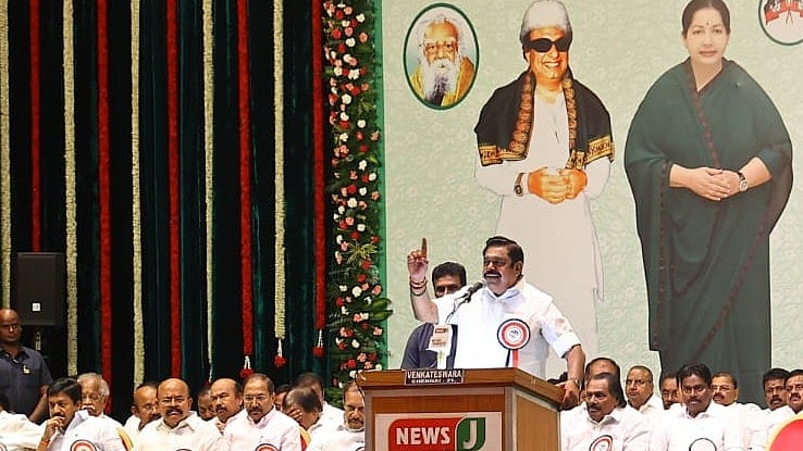 ``கருணாநிதி குடும்பம் என்ன மன்னர் குடும்பமா?