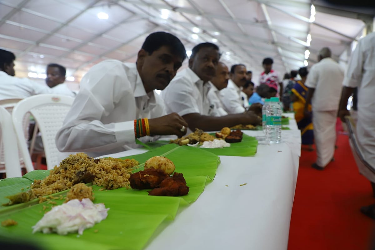 மட்டன் பிரியாணி, வஞ்சரம் வறுவல், தம்ரூட் அல்வா - அதிமுக பொதுக்குழுவில் பரிமாறப்பட்ட மெனு