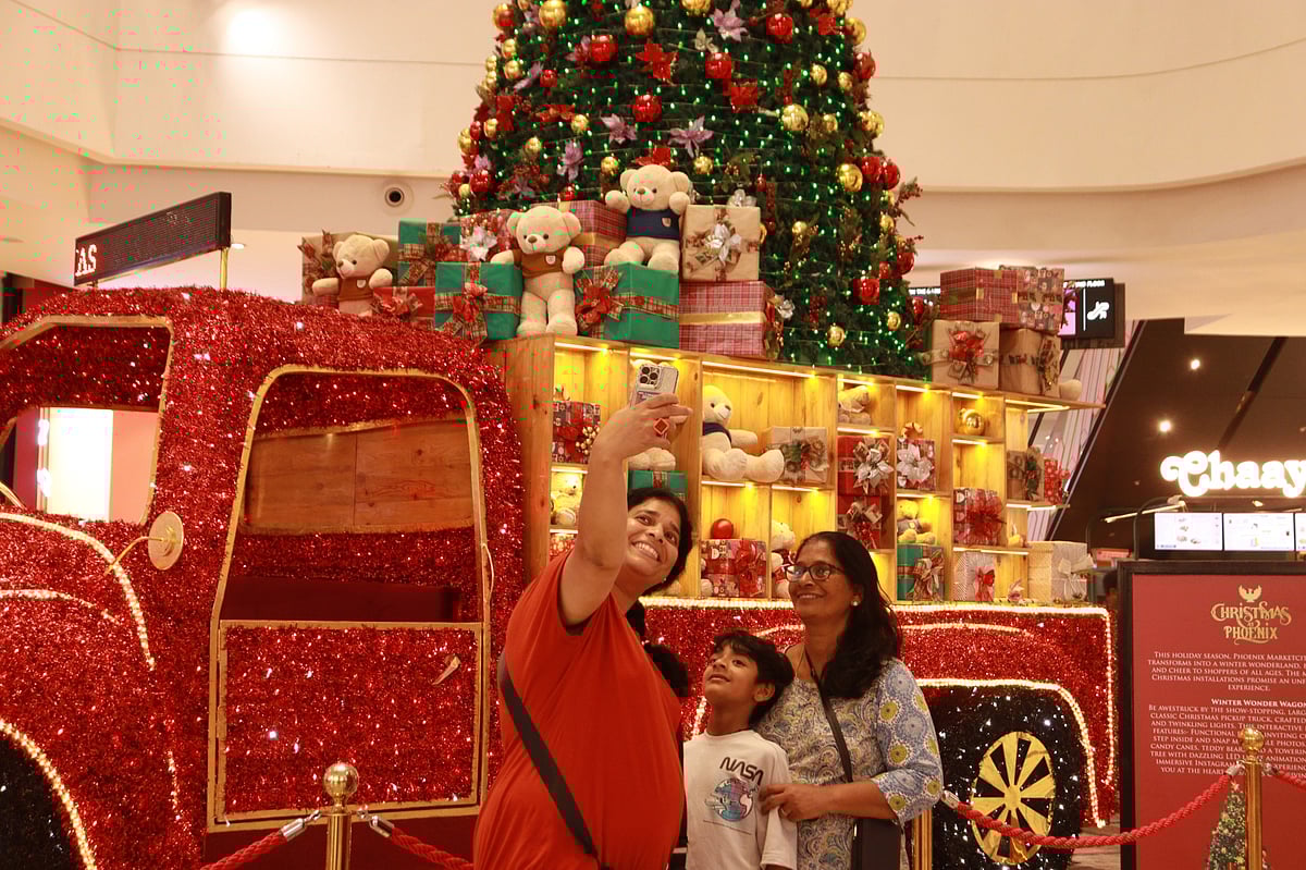 சென்னை: கிறித்துமஸ்காக வைக்கப்பட்டுள்ள அலங்காரப் பொருட்கள் | Photo Album 