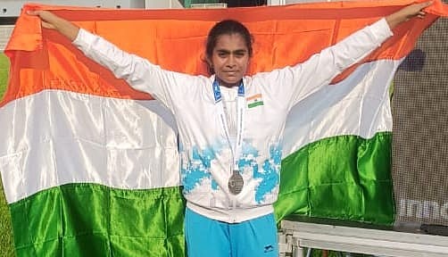 ``5 பதக்கங்கள் வென்றவருக்கு வெறும் வாழ்த்து மட்டும் தானா?''  - கொதிக்கும் விளையாட்டு ஆர்வலர்கள்