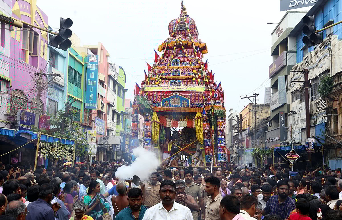 மதுரையில் களைகட்டிய மீனாட்சி அம்மன் கோவில் அஷ்டமி சப்பரம் தேர்த் திருவிழா! | Photo Album