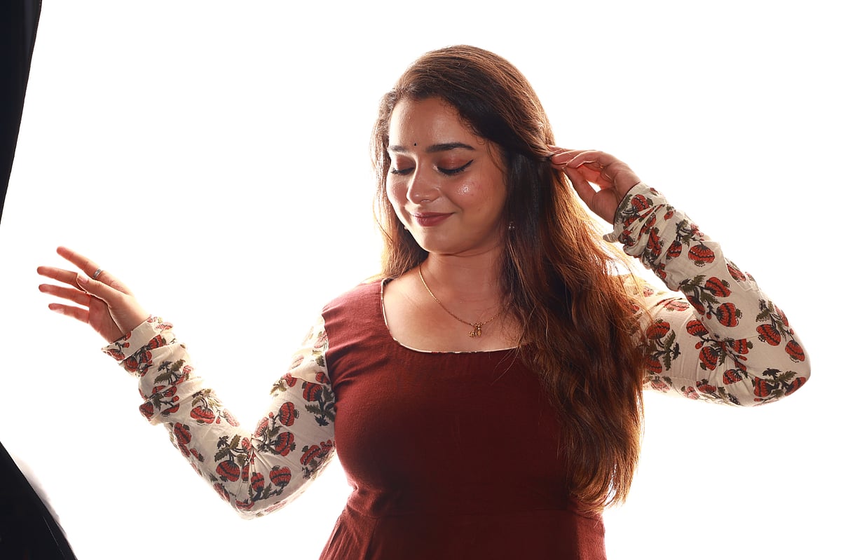 பட்ஜெட் குடும்பம் சீரியல் நடிகை   சுஷ்மா நாயர் லேட்டஸ்ட் போட்டோஷூட் ஆல்பம்