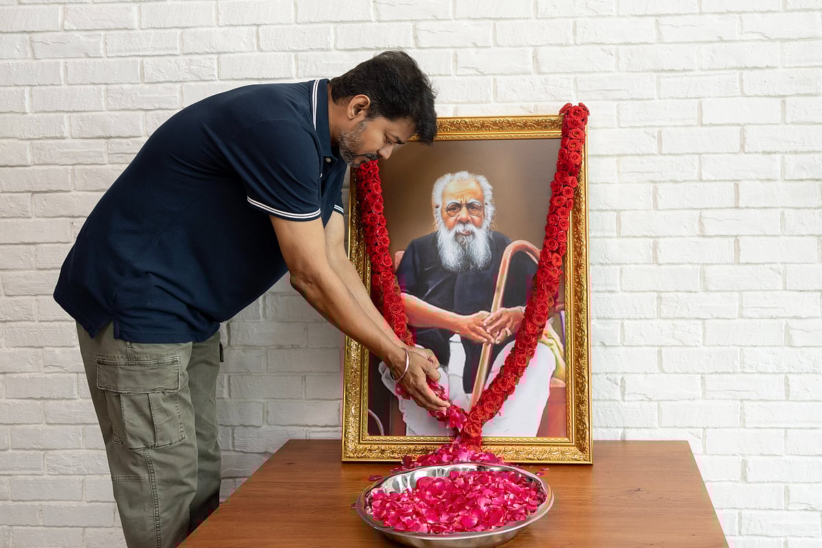 TVK Vijay: `சுயமரியாதைச் சுடர்; எங்கள் கொள்கைத் தலைவர்’ - பெரியாரின் 51வது நினைவு நாளில் விஜய்