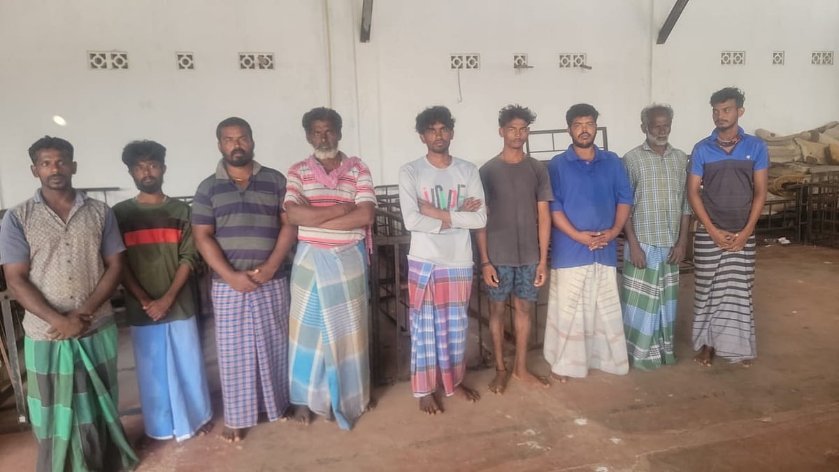 அதிபர் வந்து சென்றும் தொடரும் அத்துமீறல்; ராமேஸ்வரம் மீனவர்கள் 17 பேரை சிறைபிடித்த இலங்கை கடற்படை!