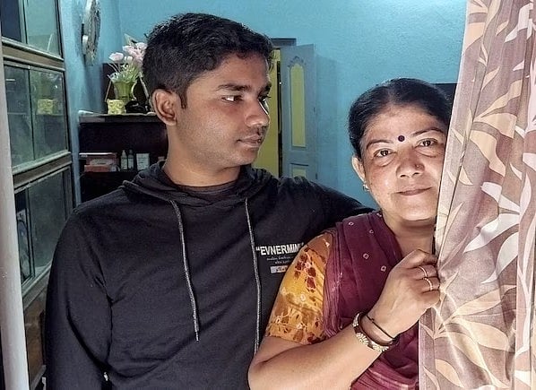 சுனாமி: ``பாம்புகளுக்கு நடுவில் பெற்றெடுத்தேன் சுனாமியை..