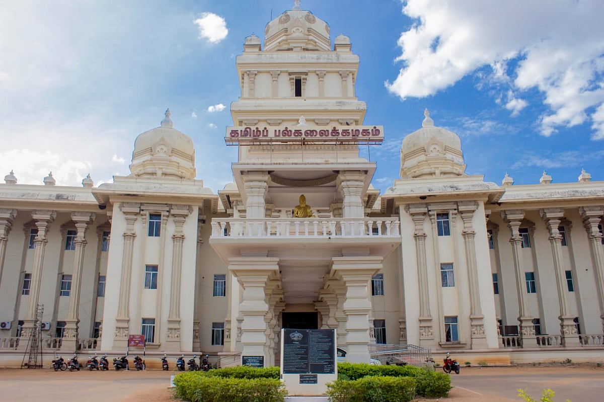 தஞ்சாவூர்: தமிழ்ப் பல்கலைக்கழக பதிவாளர் அறையின் பூட்டு உடைப்பு... துணை வேந்தர்- பதிவாளர் மோதல்!