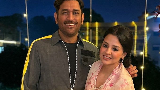 Dhoni : `என் மனைவி இவ்வாறு கூறியதுதான் எனக்கு கிடைத்த மிகப்பெரிய பாராட்டு' - மனம் திறந்த தோனி