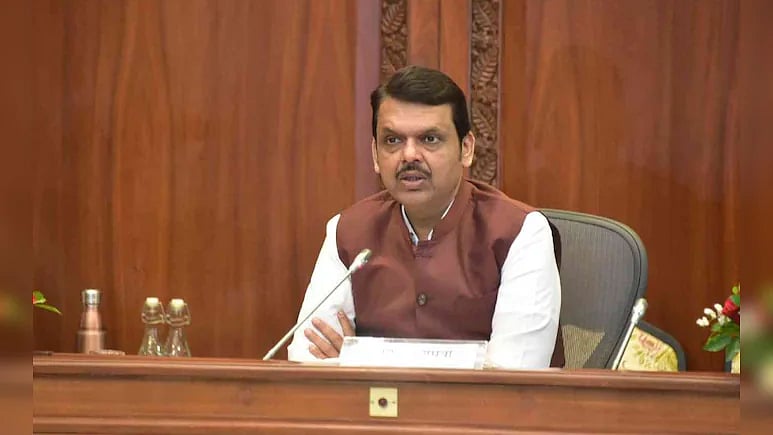 புது உறவு தொடக்கம்? - மகாராஷ்டிரா முதல்வர் பட்னாவிஸை புகழ்ந்து தள்ளும் சரத் பவார் மகள், உத்தவ் கட்சி