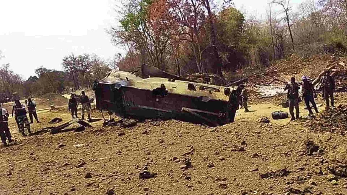 Chhattisgarh: 9 வீரர்கள் மரணம்... நக்சல்கள் நடத்திய வெடிகுண்டு தாக்குதல் -  என்ன நடந்தது?