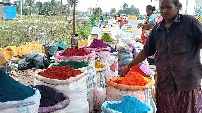 ``மார்கழியில் கோலப்பொடி விற்பனை; மற்ற மாதங்களில் கூலி வேலை