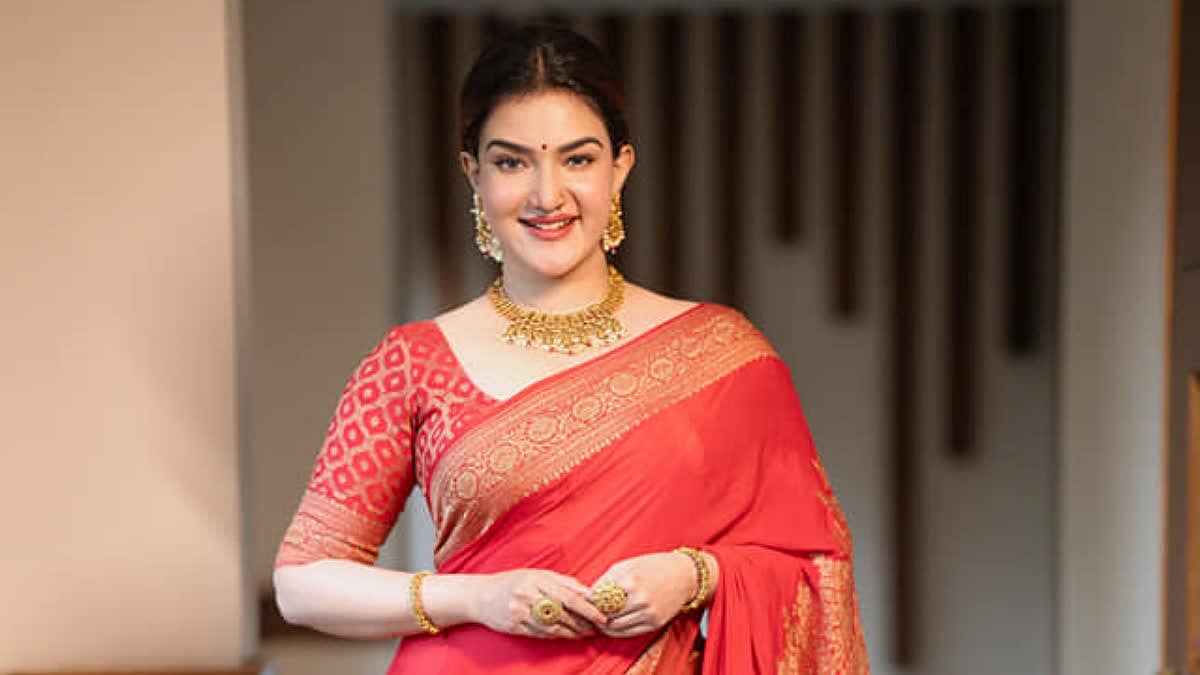 `தவறான எண்ணத்துடன் கையைப் பிடித்தார்'-
நடிகை ஹனி ரோஸ் புகார்; தொழிலதிபர் மீது வழக்கு