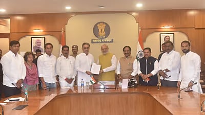 கொலை வழக்கு : எதிர்க்கட்சிகளின் நெருக்கடி - அமைச்சரை நீக்கம் செய்ய அஜித் பவார் மறுப்பு