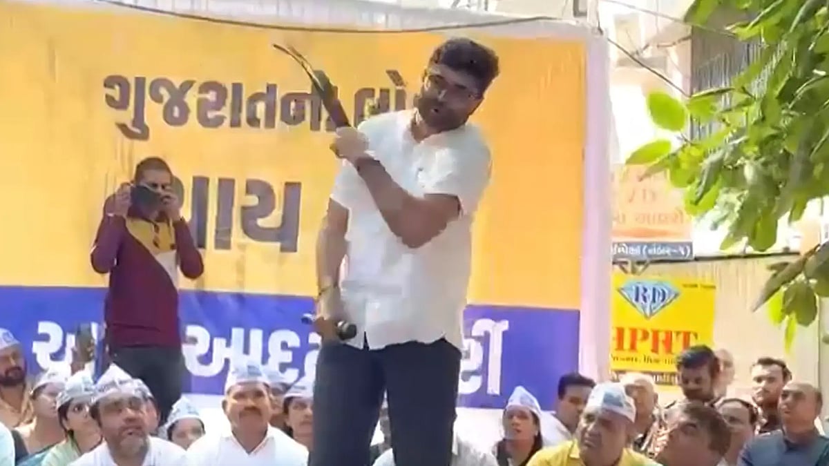 அண்ணாமலை பாணியில் ஆம் ஆத்மி... பெல்டால் தன்னைத்தானே அடித்துக்கொண்ட குஜராத் தலைவர்; காரணம் என்ன?