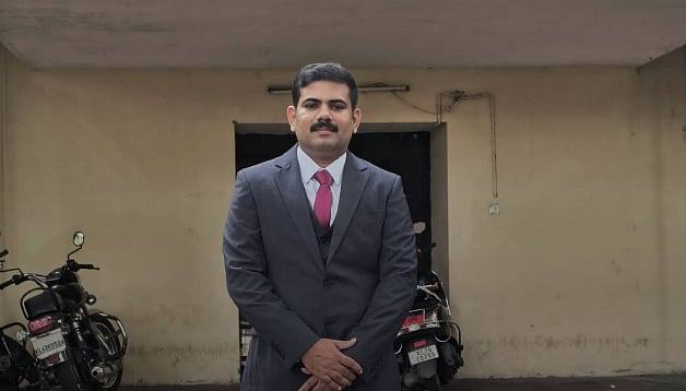 டெலிவரி பாய் டு நீதிபதி... படிப்பால் உயர்ந்த கேரள இளைஞரின் வெற்றிக்கதை!