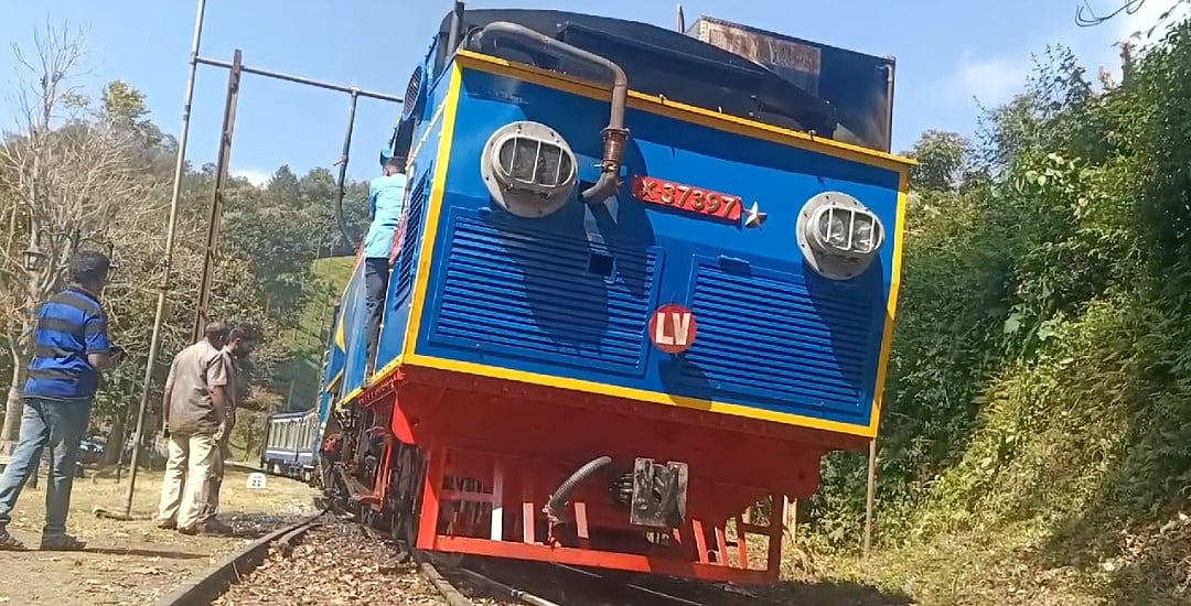 Ooty: முழுவதுமாக டீசல் இன்ஜினுக்கு மாறும் மலை ரயில்; சோதனை ஓட்டத்தில் ஈடுபடும் ரயில்வே நிர்வாகம்