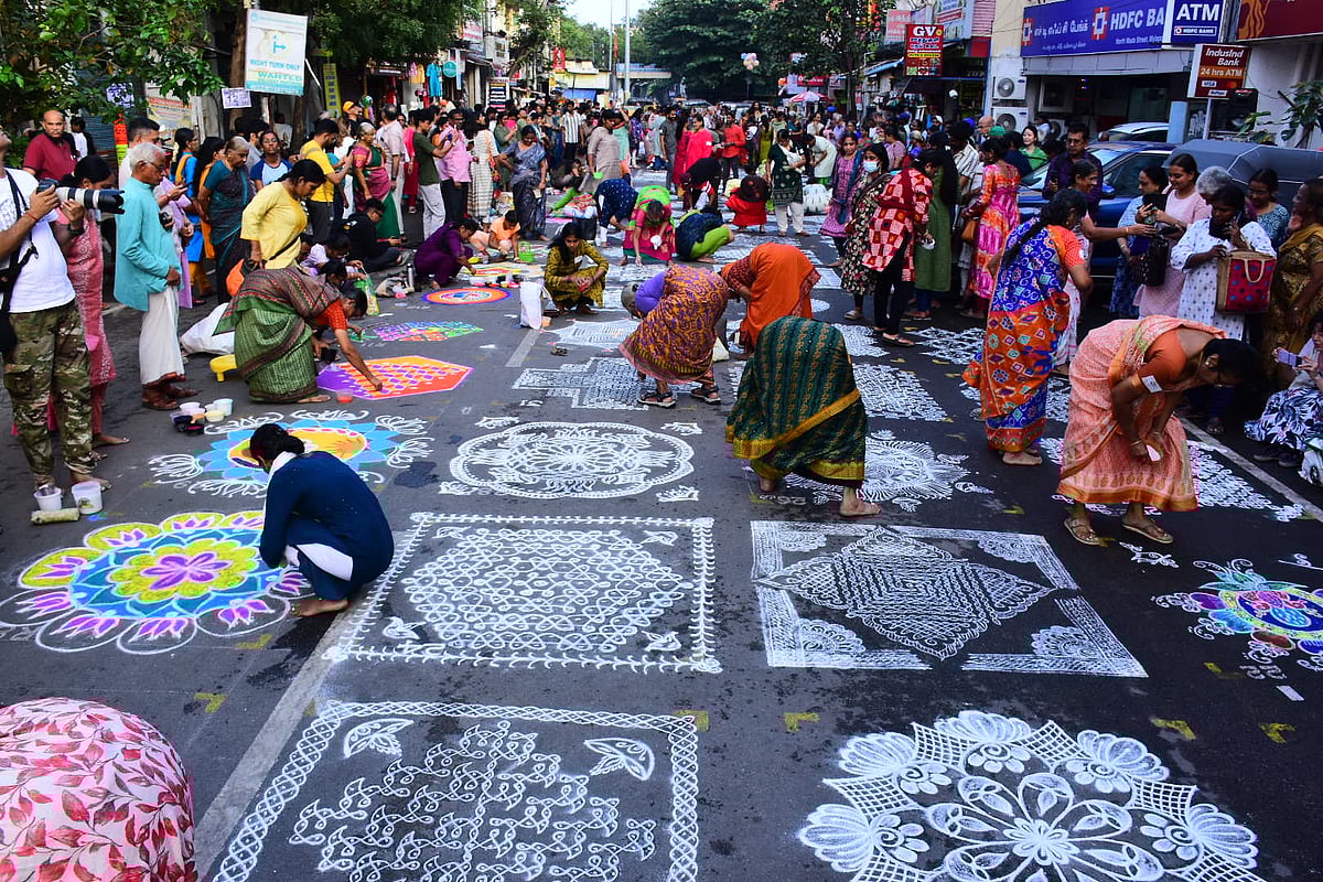 தைத் திருநாளை முன்னிட்டு மயிலாப்பூரில் பிரமாண்ட கோலப்போட்டி... | Photo Album