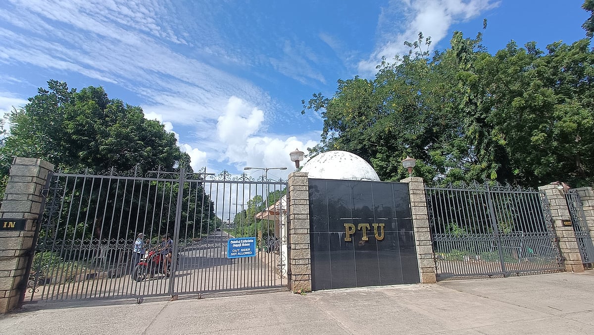 புதுச்சேரி தொழில்நுட்ப பல்கலை-யில் நண்பருடன் இருந்த மாணவியிடம் அத்துமீறல் – மூடி மறைத்த நிர்வாகம்?