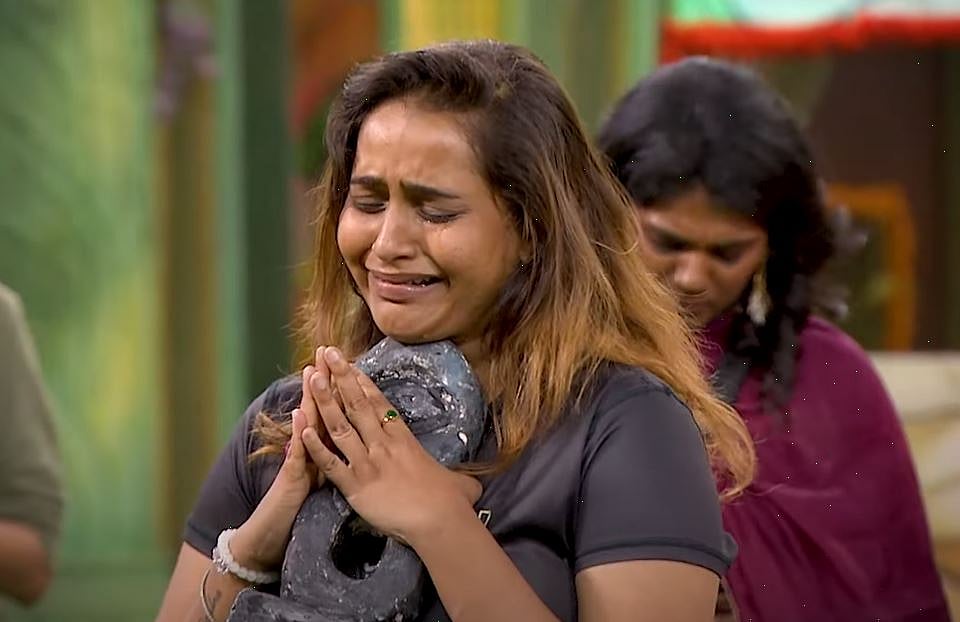 BB Tamil 8: 'உங்கள் பயணம்  முடிவடைகிறது' - பிக் பாஸின் அறிவிப்பு;  உடைந்து அழும் ஜாக்குலின் 