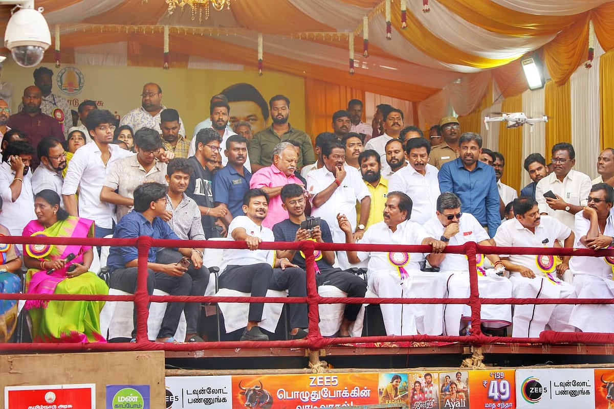 அலங்காநல்லூர் ஜல்லிக்கட்டு : `வீரர்கள் முதல் கலெக்டர் வரை அவமதிப்பா?’ - சர்ச்சைகளும் சம்பவங்களும்