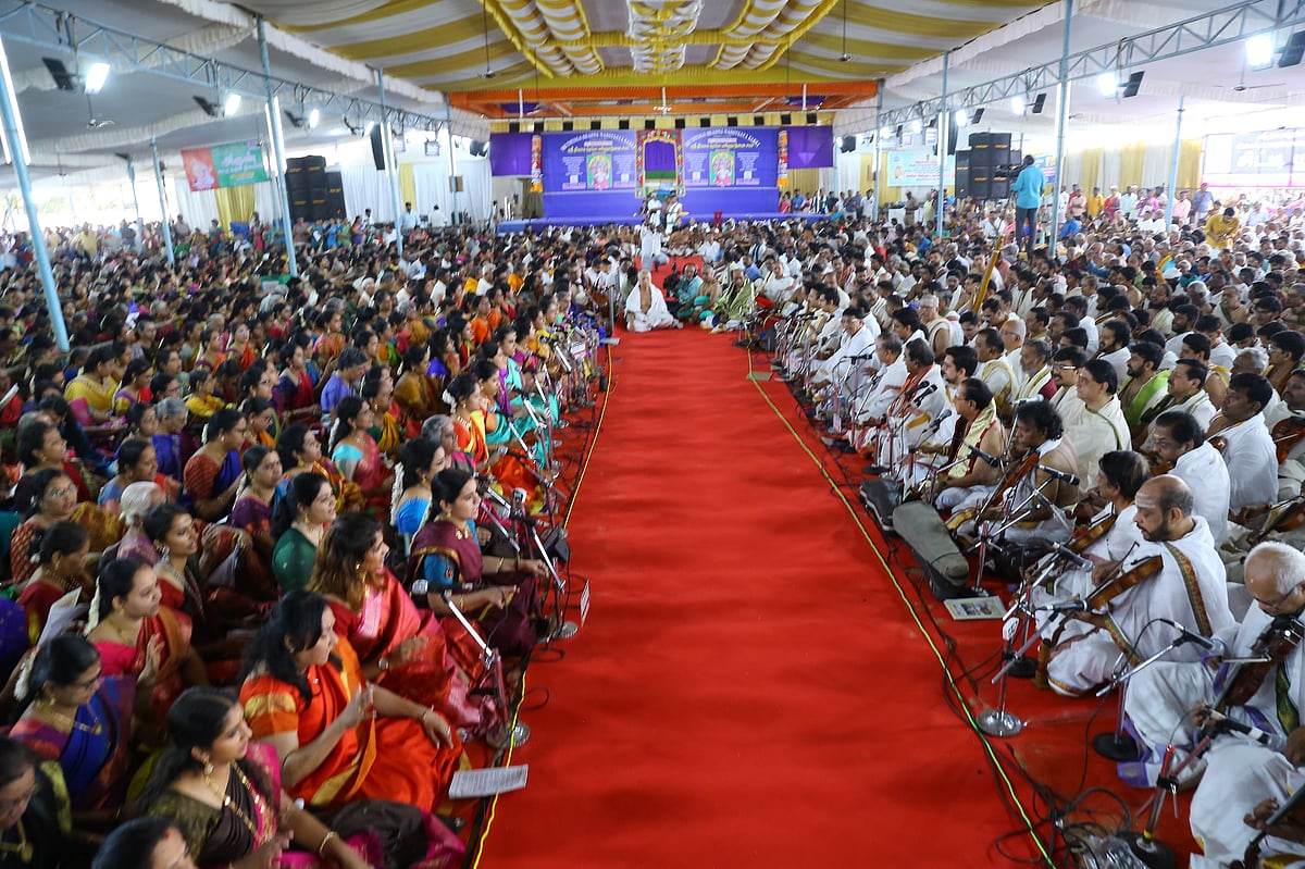 இசையால் விழாக்கோலம் பூண்ட  திருவையாறு... தியாகராஜ ஆராதனை; பஞ்சரத்தின கீர்த்தனை பாடி இசையஞ்சலி!