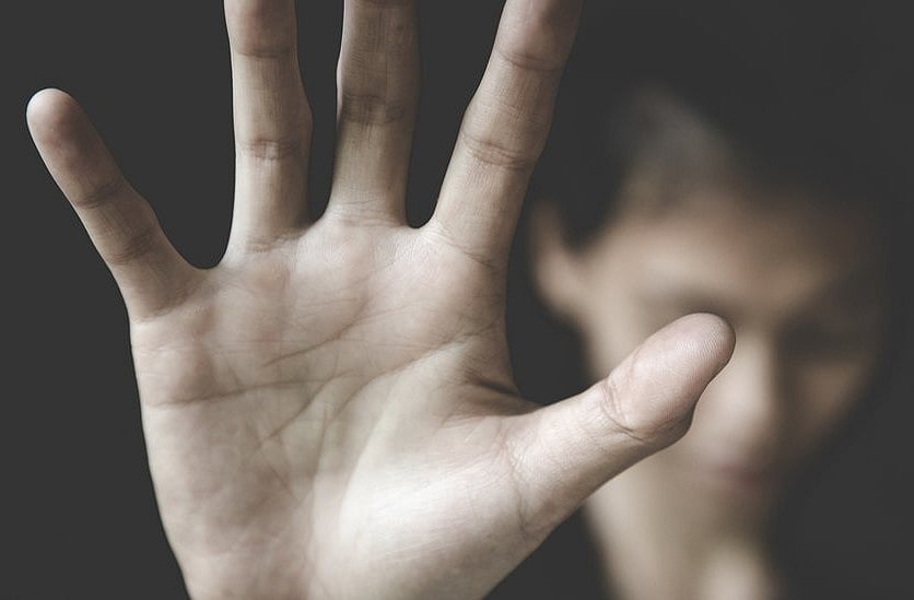 சென்னை: மாணவியிடம் ஆபாச செயலில் ஈடுபட்ட இளைஞர்; தர்ம அடி கொடுத்து போலீஸில் ஒப்படைத்த மக்கள்!