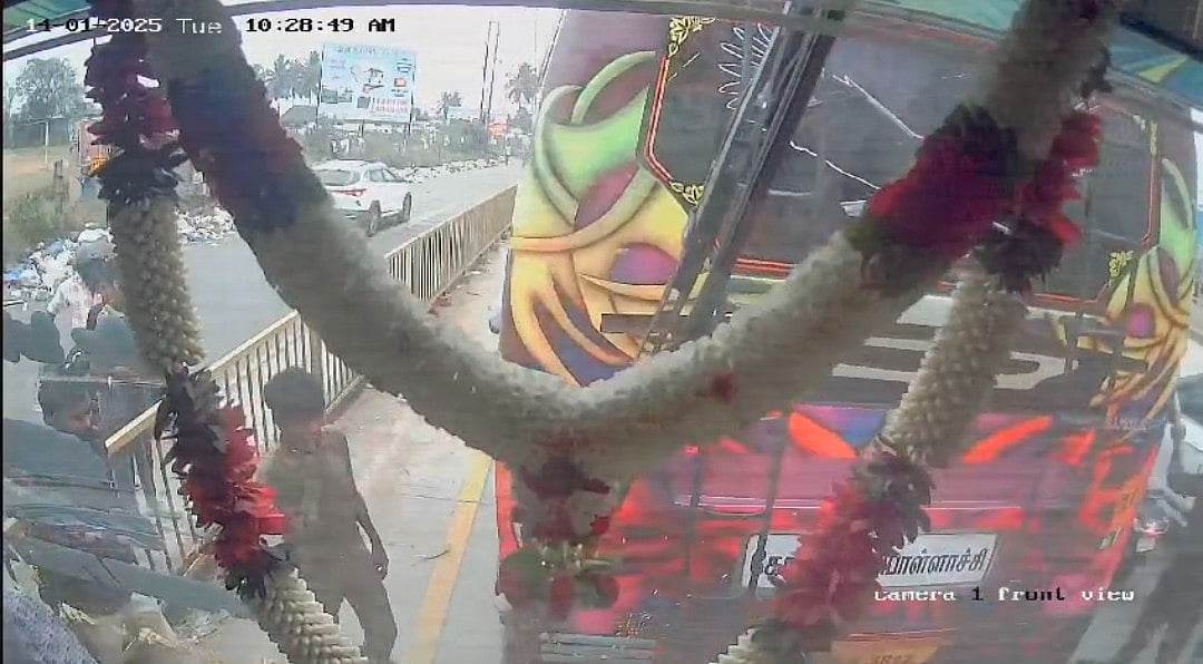 பயணிகளை வைத்துக்கொண்டே விபரீத மோதல் - அத்துமீறிய கோவை தனியார் பேருந்துகள்