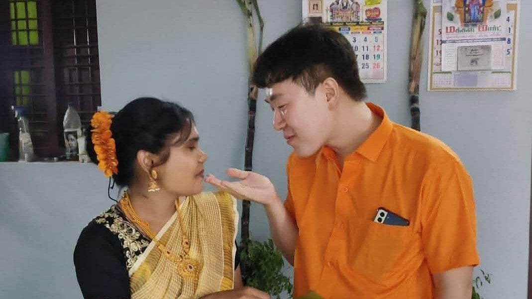 'தென்கொரிய நாட்டு மாப்பிள்ளை... கரூர் பெண்’ - கரூரில் களை கட்டிய பொங்கல் விழா