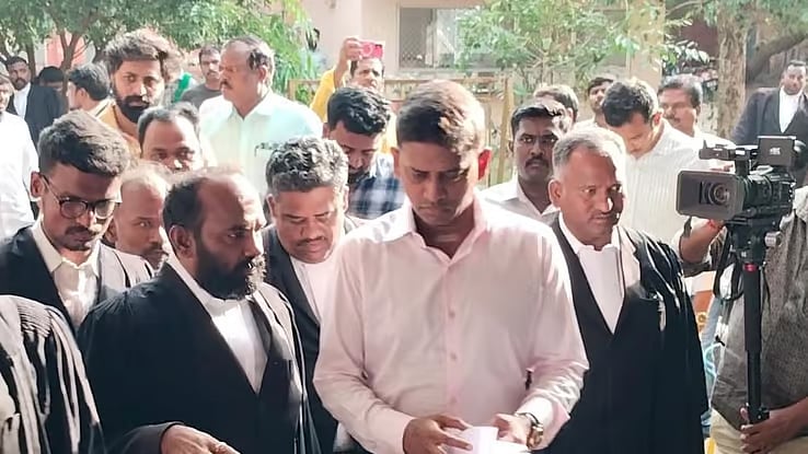 வருண்குமார் - சீமான் வழக்கு: திருச்சி நீதிமன்றத்த்தில் ஆஜராக சீமானுக்கு நோட்டீஸ்!