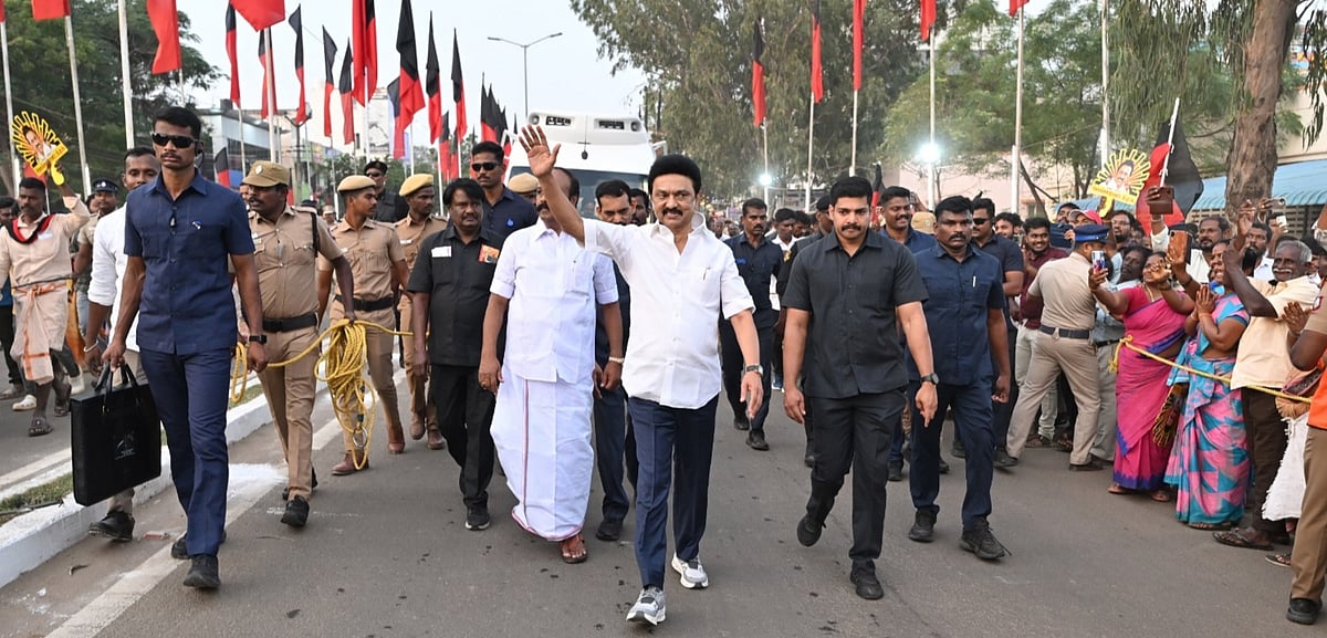 காரைக்குடி: ஆய்வுக் கூட்டத்தில் பங்கேற்க 3 கி.மீ தூரம் நடந்து  சென்ற முதல்வர் ஸ்டாலின்!