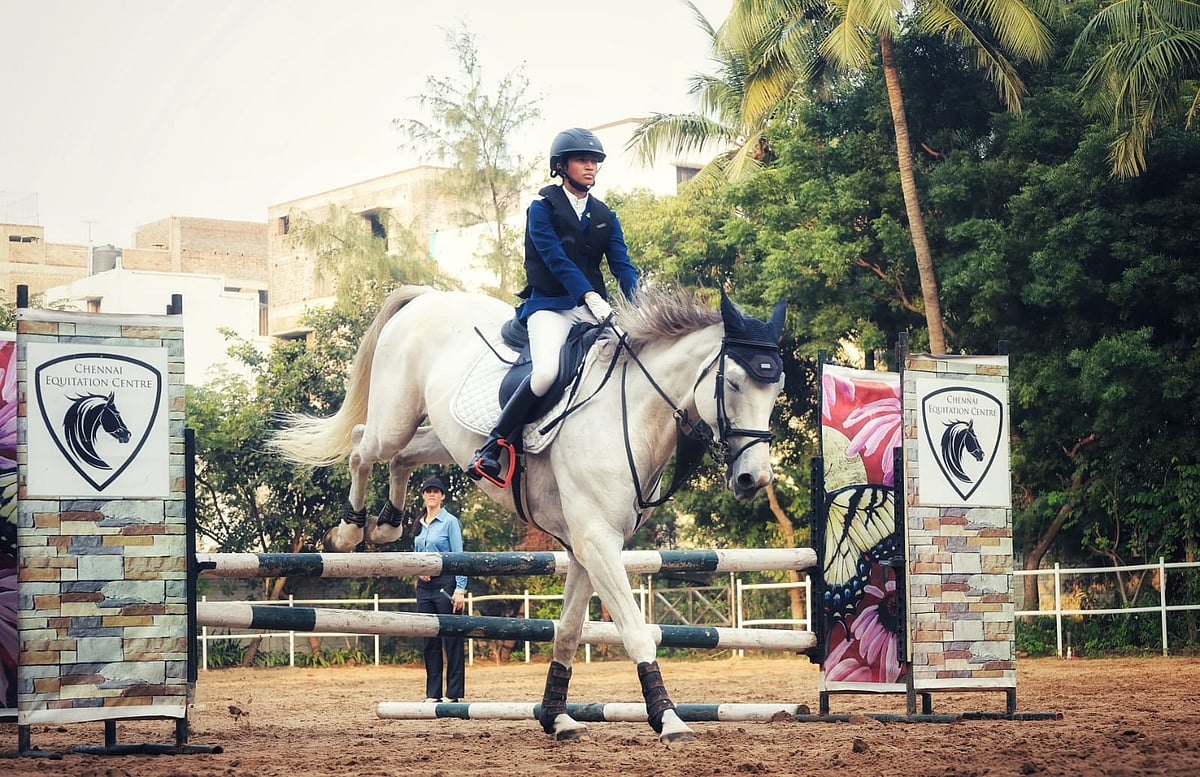 சீறிப்பாய்ந்த குதிரைகள்; அசத்திய இளம் 'Equestrian' சாம்பியன்ஸ் |Photo Album