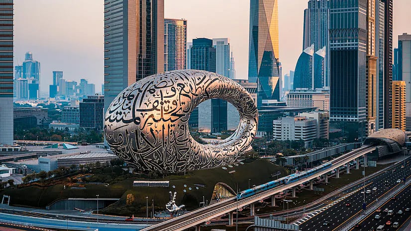 கன்டென்ட் கிரியேட்டர்களே... ஐக்கிய அரபு எமிரேட்ஸின் `கோல்டன் விசா’ வேண்டுமா?  - வெளியான அறிவிப்பு