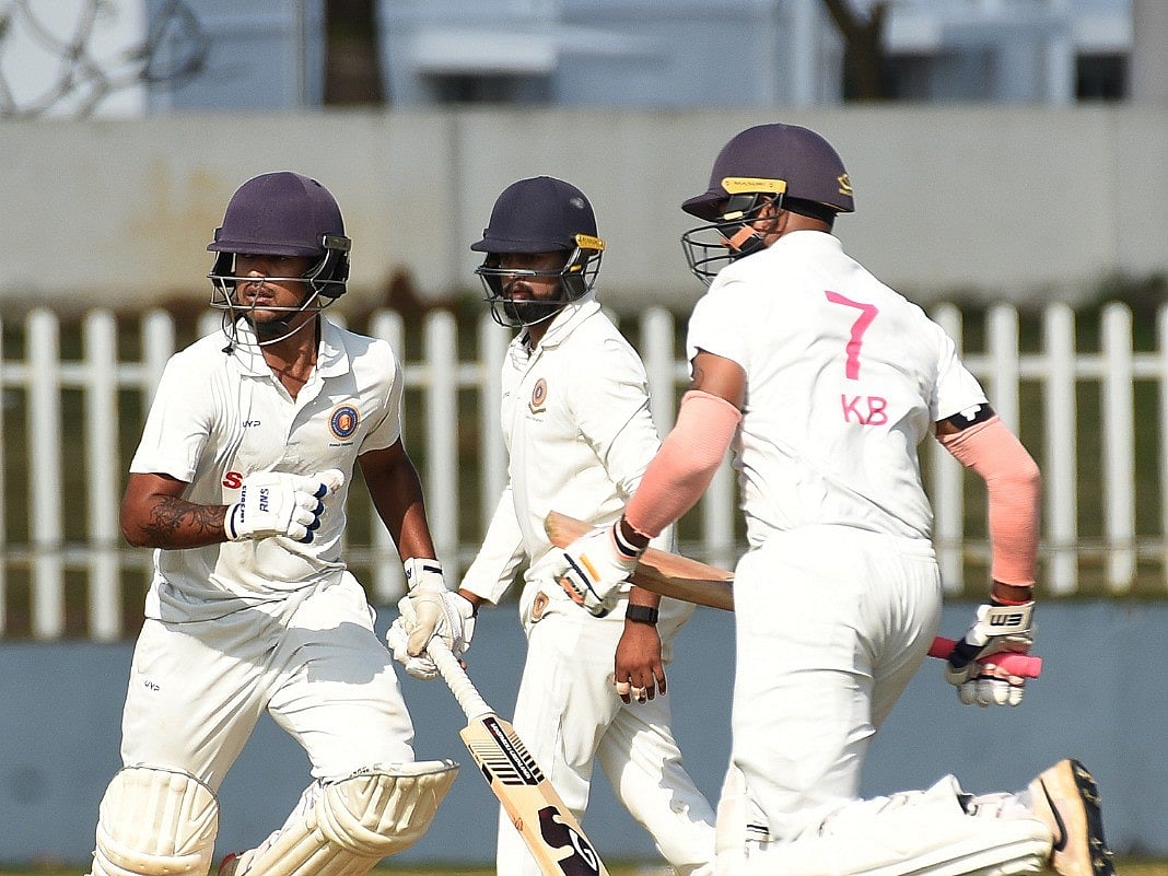 Ranji: 'இது எங்க ஏரியா'- ஆந்திராவுக்கு கடும் போட்டியளிக்கும் புதுச்சேரி பாய்ஸ்! - Ranji Match Clicks