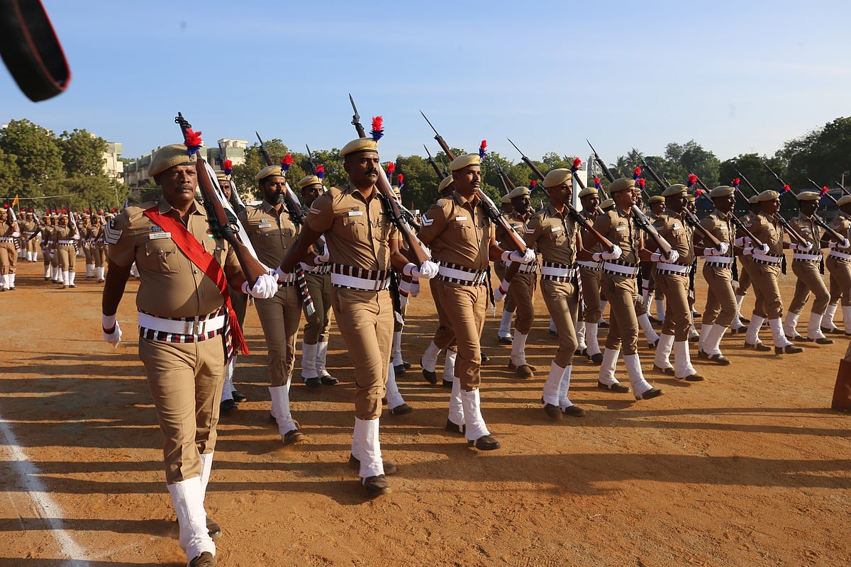 Republic Day 2025 : தேசிய கொடியேற்றிய மதுரை ஆட்சியர்; குடியரசு தின கொண்டாட்டம்... | Photo Album