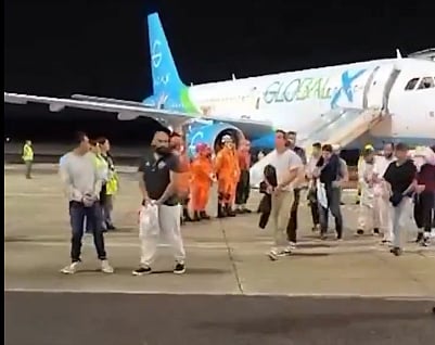 US: ``கைகளில் விலங்கு; தண்ணீர், கழிவறைக்கு தடை