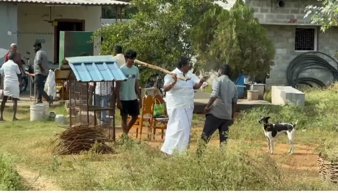 சேலம்: உருட்டு கட்டையால் காரை அடித்து நொறுக்கும் அதிமுக பிரமுகர்... வைரலான வீடியோ.. என்ன நடந்தது?