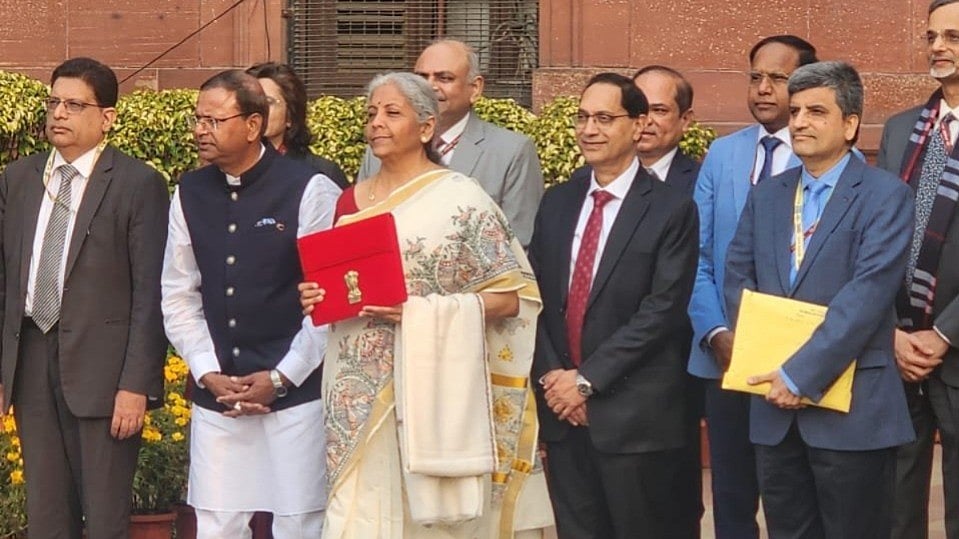 Union Budget 2025: அடையாள அட்டை, மருத்துவ உதவி... டெலிவரி பாய் போன்ற Gig தொழிலாளர்களுக்கு அறிவிப்பு