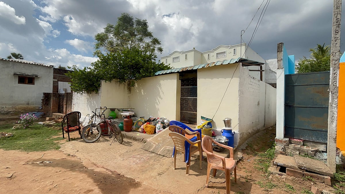 தூத்துக்குடி: பைனான்ஸ் நிறுவனத்தில் வாங்கிய கடன்; ஜப்தி செய்யப்பட்ட வீடு; விஷம் குடித்த தம்பதிகள்