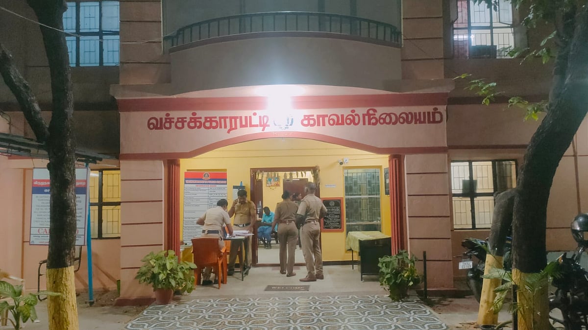 விருதுநகர்: 40 பவுன் திருட்டு நகை, துப்பாக்கி... வசமாகச் சிக்கிய காவலர்; மர்மநபருக்கு வலைவீச்சு
