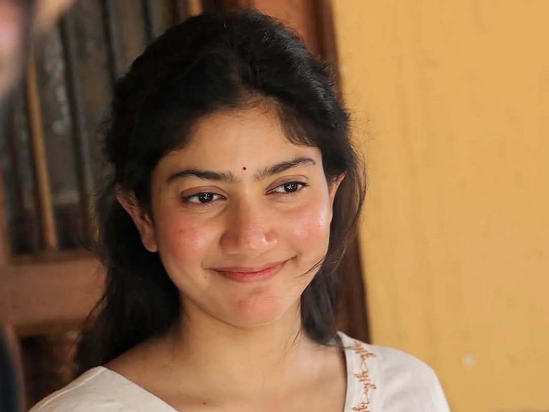 Sai Pallavi: `ஓய்வு நேரத்தில் என்ன செய்வீர்கள்?' -ரசிகரின் கேள்விக்கு  
சாய் பல்லவி ஜாலியான பதில்