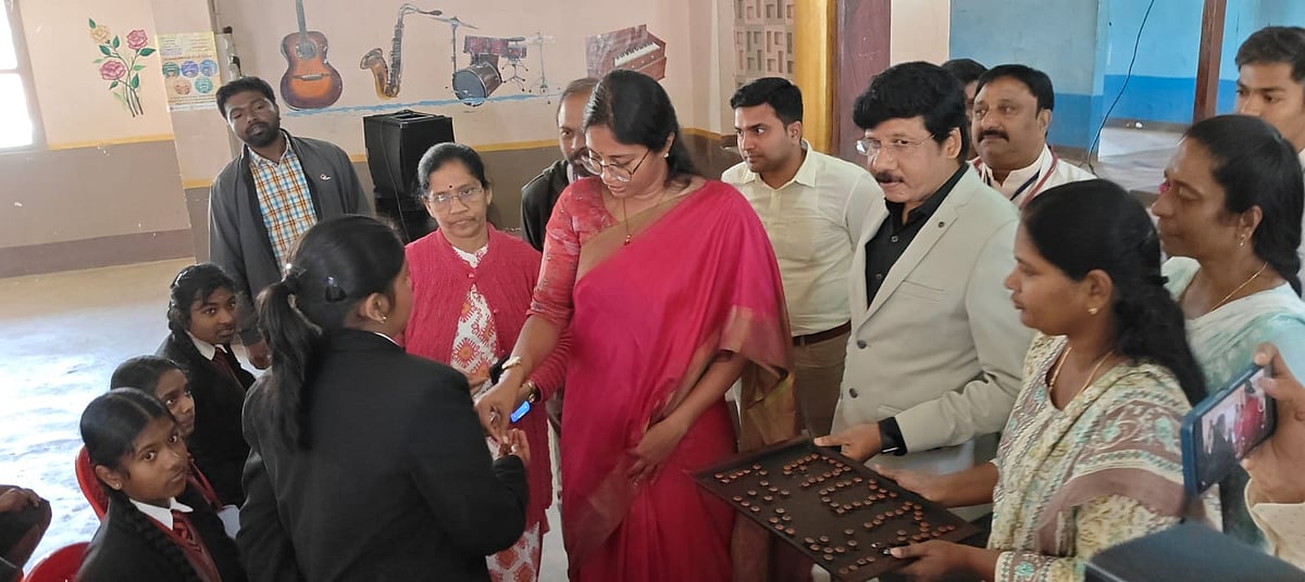 ஊட்டி: `விடைத்தாள் இல்லை என தேர்வு ரத்து’ - கலெக்டர் தலைமையில் இயங்கும் பள்ளியின் அவலம்