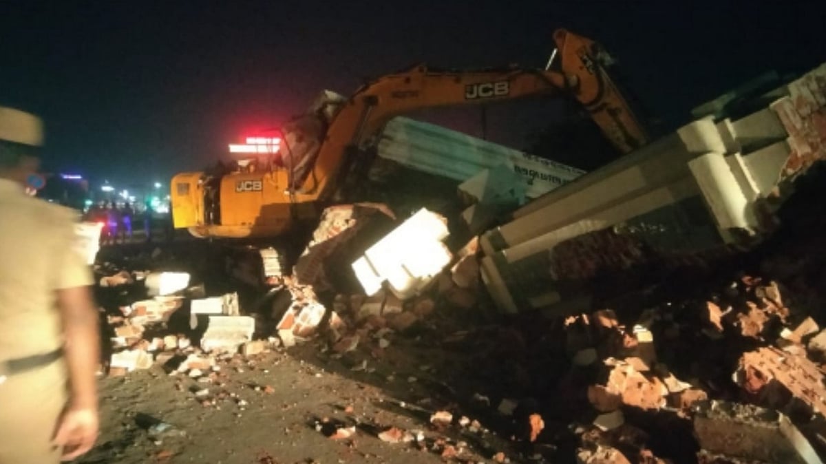 மதுரை மாட்டுத்தாவணியில் தோரண வாயில் இடிப்பு - விபத்தில் ஜேசிபி டிரைவர் ...