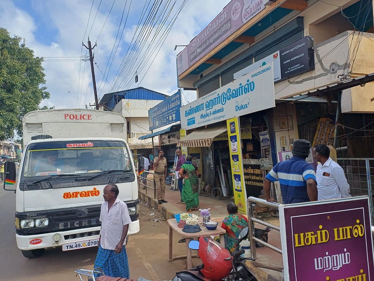 தஞ்சை: கல்லாவை குறிவைத்த கொள்ளையர்கள்; ஒரே இரவில் 5 கடைகளில் திருட்டு; அச்சத்தில் வணிகர்கள்!